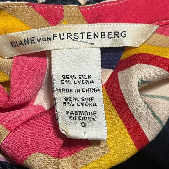 Diane Von Furstenberg MARLETTE Silk V Neck Blouse Chevron Print Size 0 - Picture 10 of 10